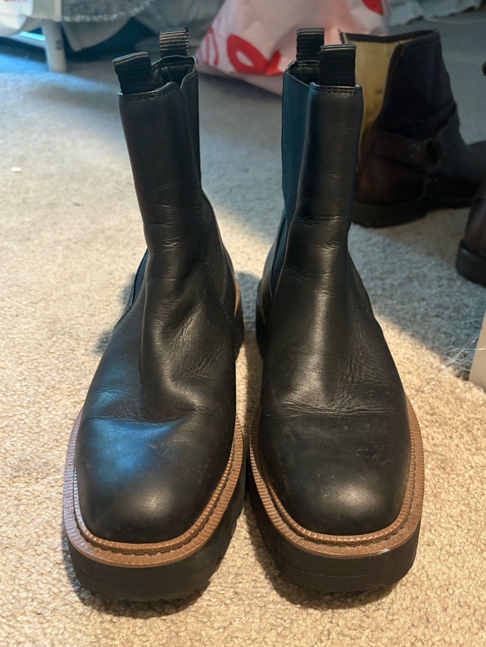 Black Leather Chelsea Boots with Contrast Sole